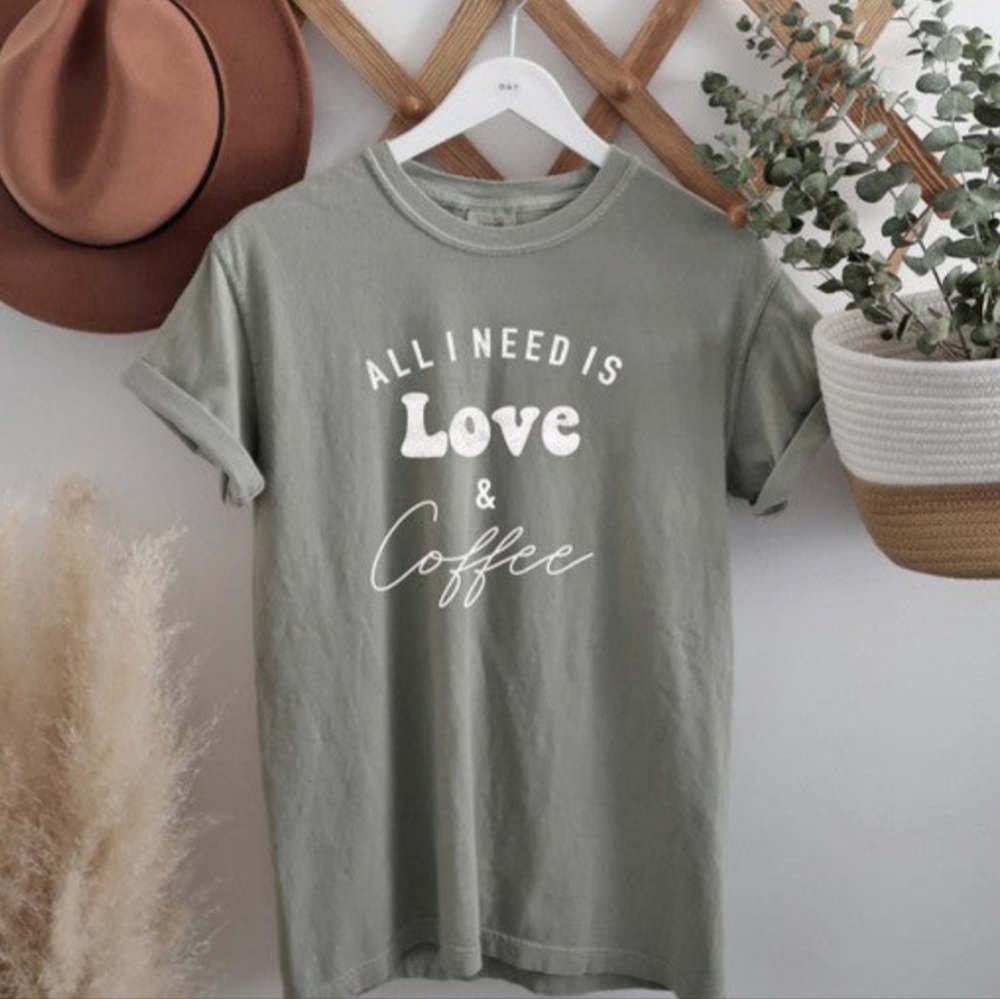 ALL I NEED IS LOVE AND COFFEE VINTAGE GRAPHIC TEE Mineral wash green